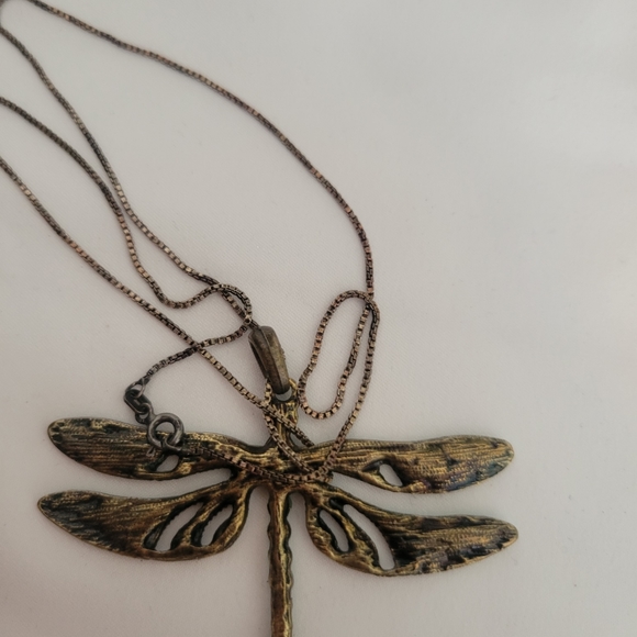 BEAUTIFUL DRAGONFLY NECKLACE BEJEWELED UNMARKED BLUE COLORS 2" PENDANT - Picture 9 of 10